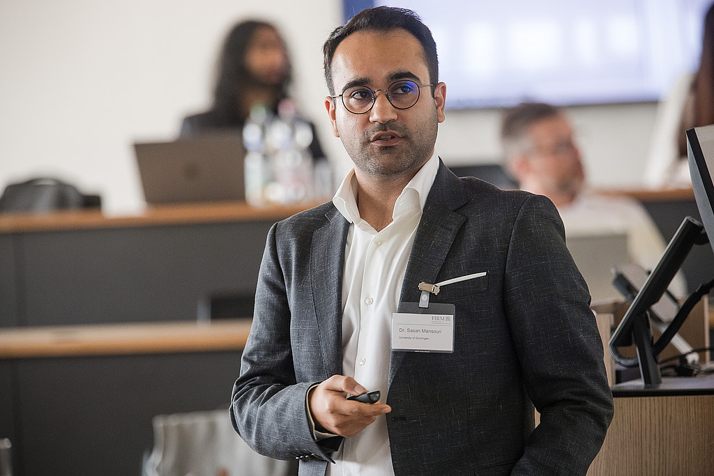 Juniorprofessor Dr. Sasan Mansouri