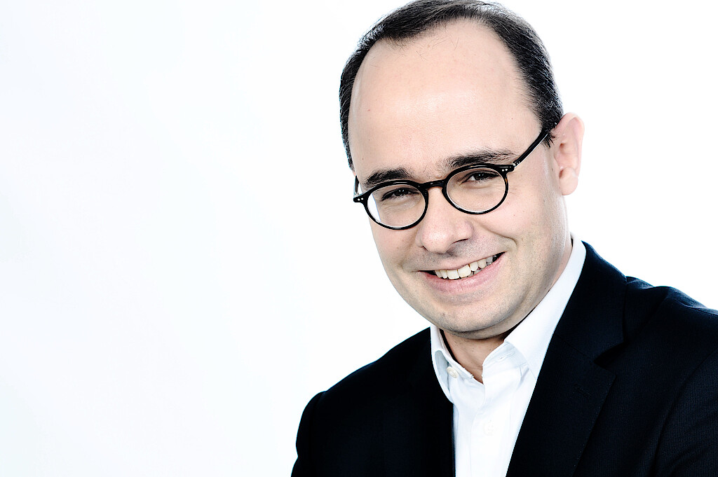 Professor Dr. Sascha Steffen