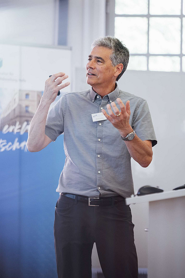 Portrait von Herrn Lemieux Einer der renommiertesten Arbeitsökonomen weltweit: Thomas Lemieux von der Vancouver School of Economics.