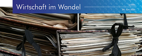 Der Header zeigt einen Stapel von Akten.
