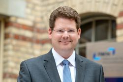 Oliver Holtemöller (Leibniz-Institut für Wirtschaftsforschung Halle (IWH) und Martin-Luther-Universität Halle-Wittenberg)
